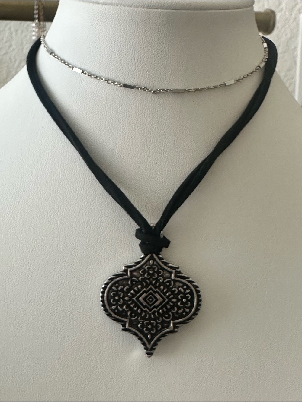 Express Black Suede Choker with Decorative Silver-Tone Pendant - Picture 4 of 4